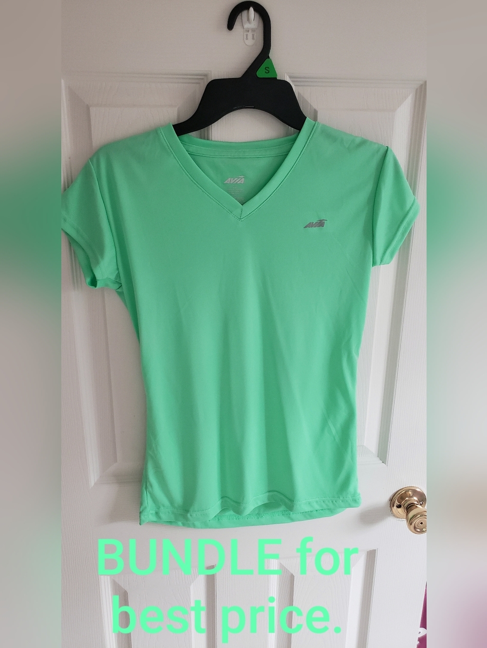 Mint Green Avia  V-neck Silky Short Sleeve T-shirt. Sml. Like New. EUC.